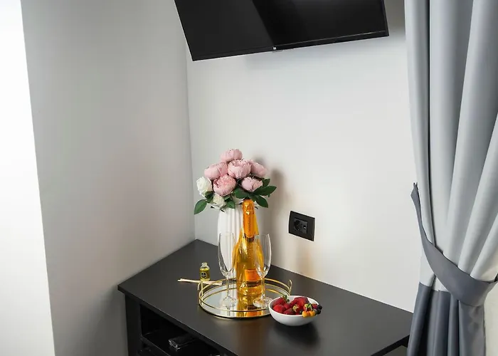 Red Queen 4* Νάπολη