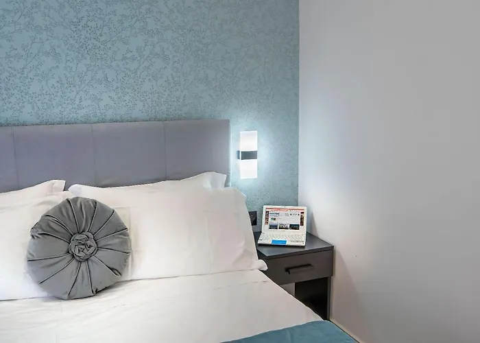 Red Queen Πανσιόν Νάπολη