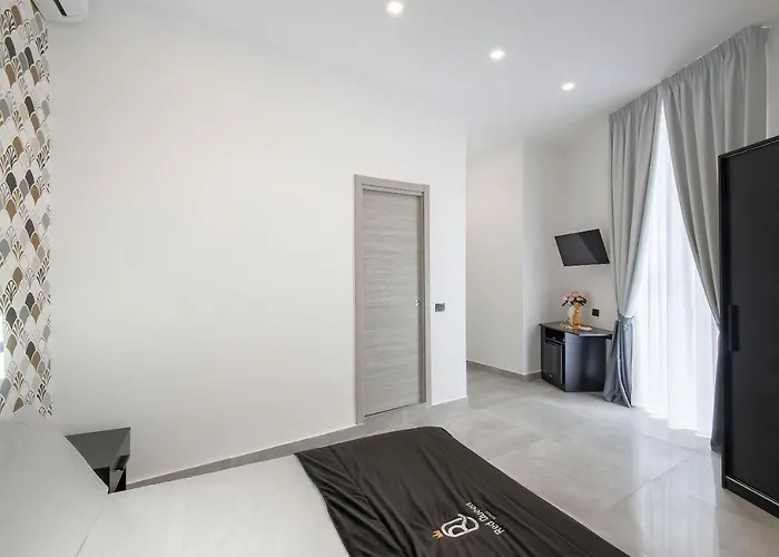 Red Queen Πανσιόν Νάπολη