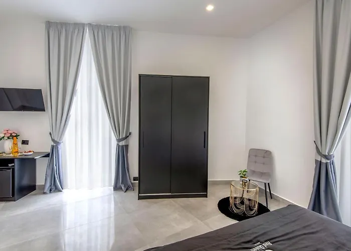 Red Queen Πανσιόν Νάπολη