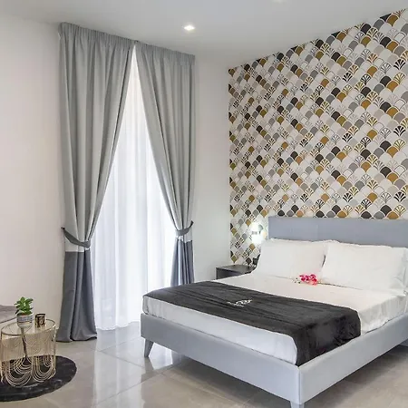 ゲストハウス Red Queen ナポリ