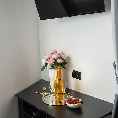 Red Queen 4* Nápoly